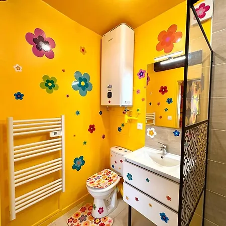 Apartment 54 - Centre & Seventies *