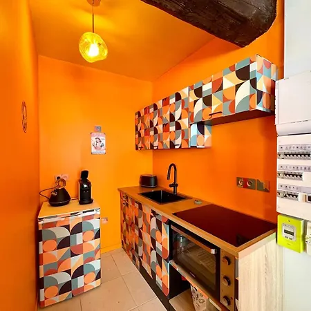 54 - Centre & Seventies Apartment *