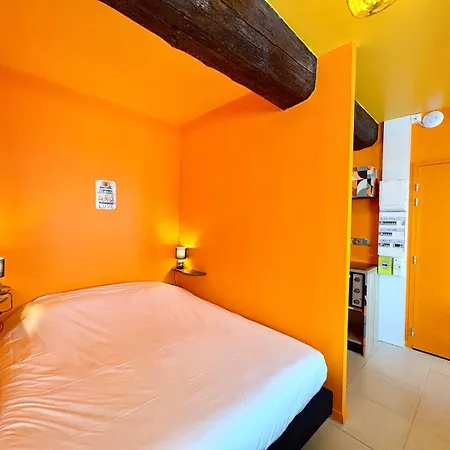 54 - Centre & Seventies Apartment Nimes